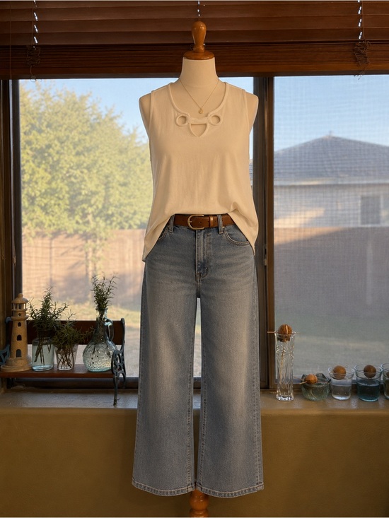 Tops - White Sleeveless Top Ring Detail Neckline Casual Summer Blouse
